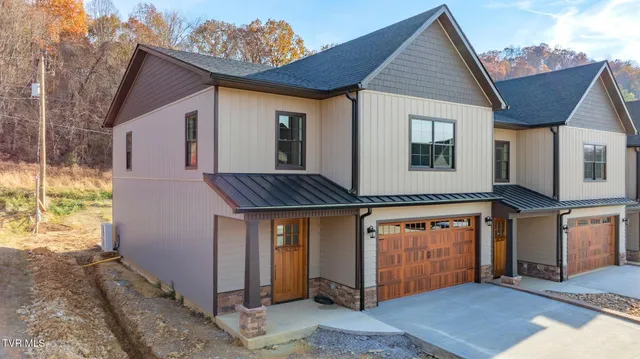 $687,500 | 1036 Cummings Street, Unit 1, Abingdon, VA 24211