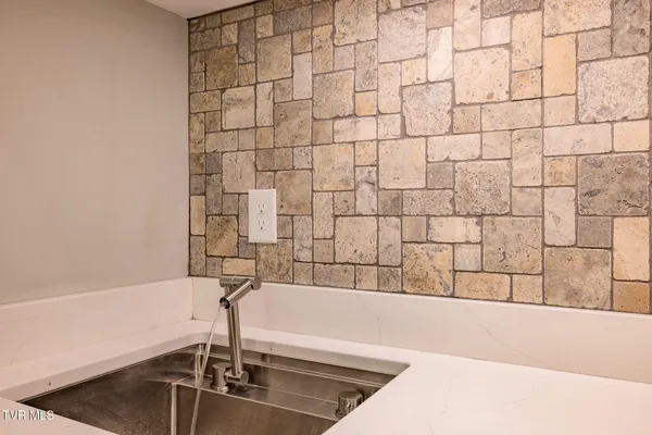 $687,500 | 1036 Cummings Street, Unit 1, Abingdon, VA 24211