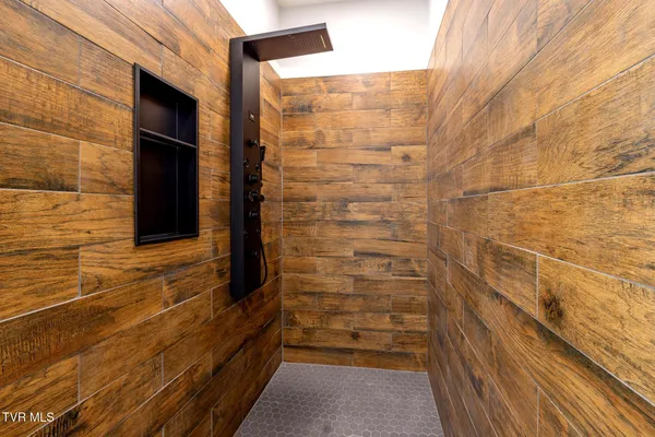 $687,500 | 1036 Cummings Street, Unit 1, Abingdon, VA 24211