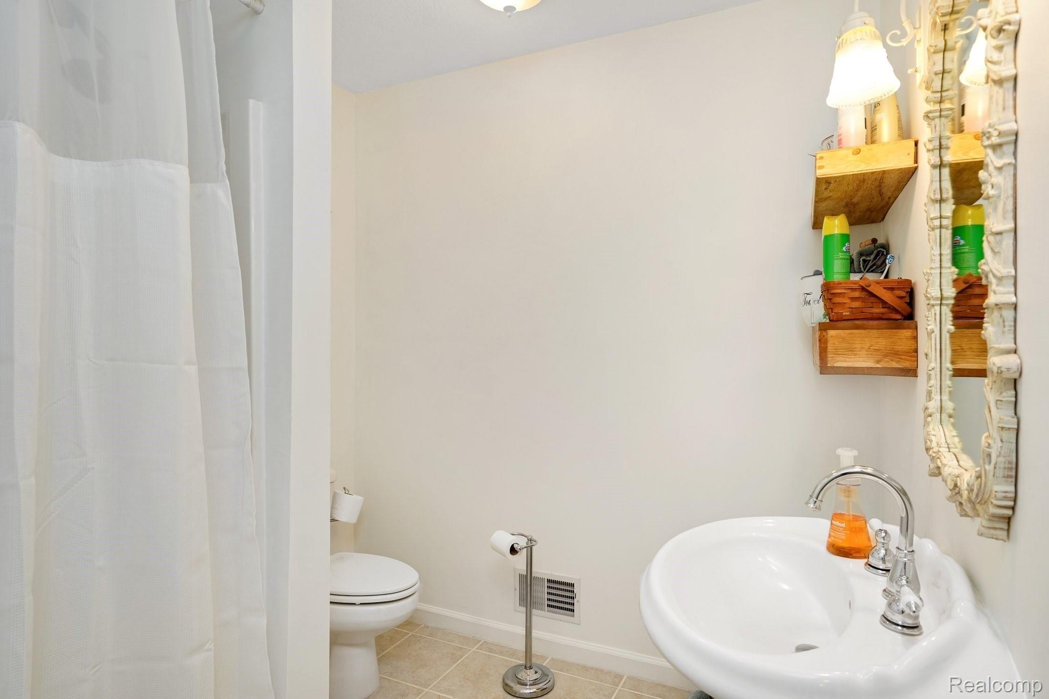 6588 Maple Lane Road Rives Junction, MI 49277 - Photo 13 of 48 6588 Maple Lane Road Tompkins0021.jpg