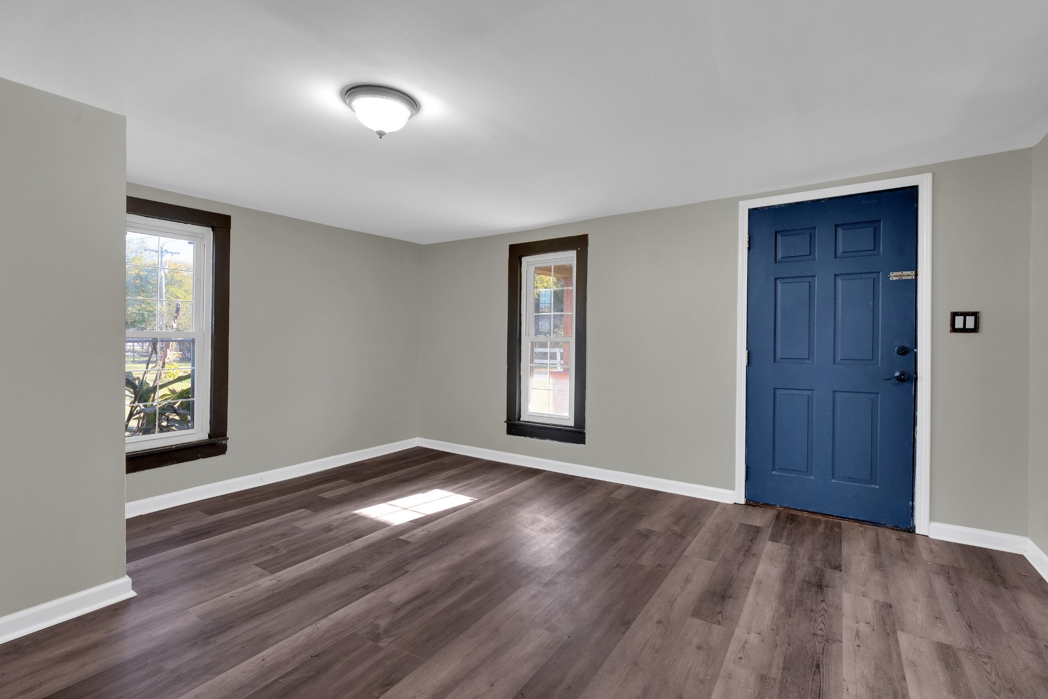 490 Shady Grove Road Manchester, TN 37355 - Photo 16 of 49 an empty room with windows and closet