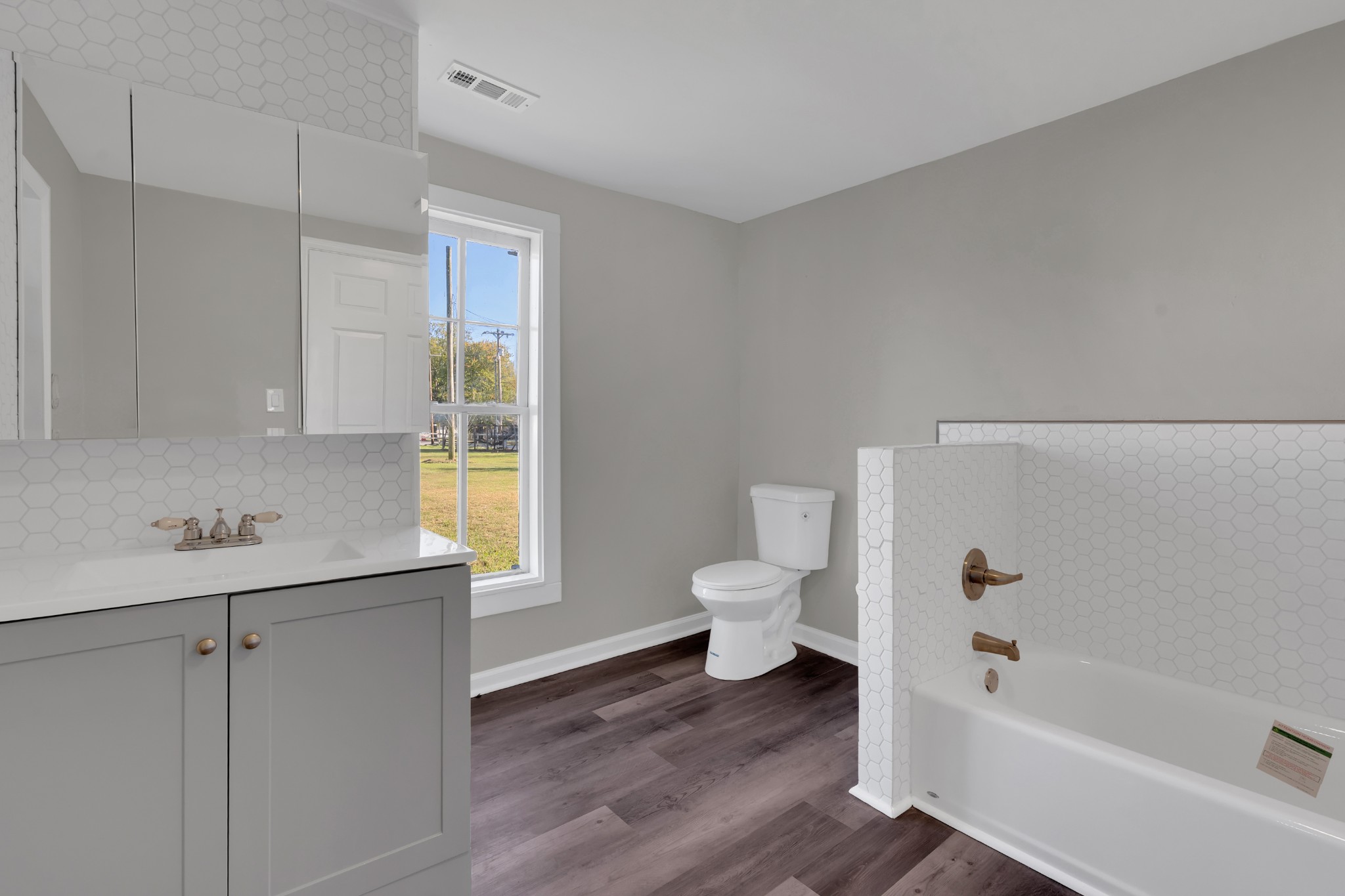 490 Shady Grove Road Manchester, TN 37355 - Photo 23 of 49 a bathroom with a bathtub toilet and sink