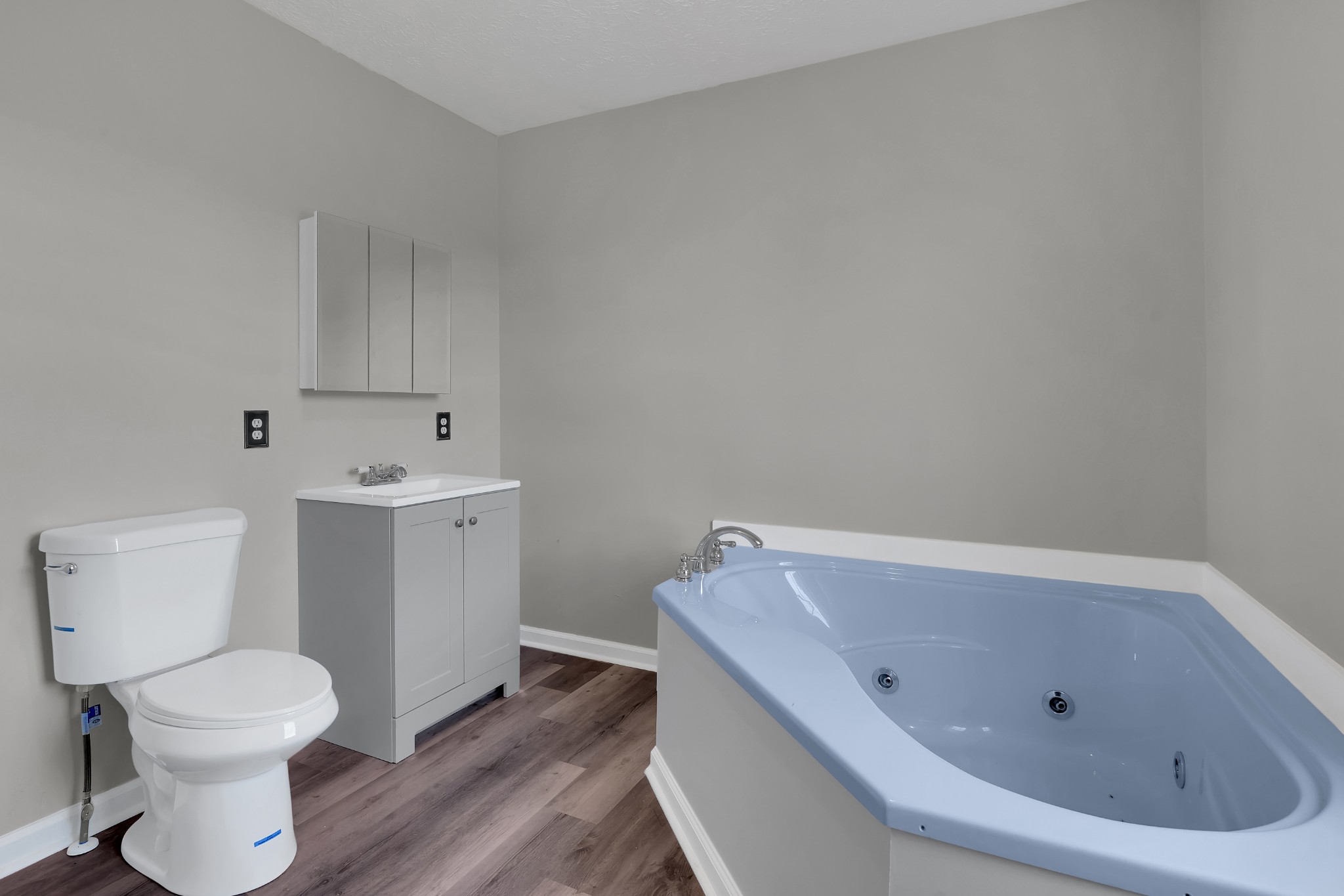 490 Shady Grove Road Manchester, TN 37355 - Photo 47 of 49 a white bath tub sitting next to a white toilet