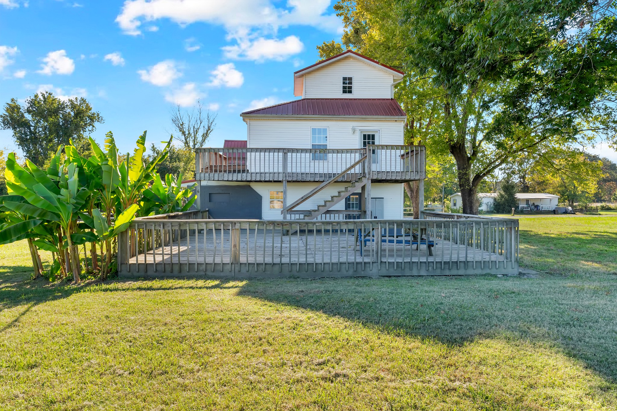 490 Shady Grove Road Manchester, TN 37355 - Photo 5 of 49 a view of a house with a yard and a large tree