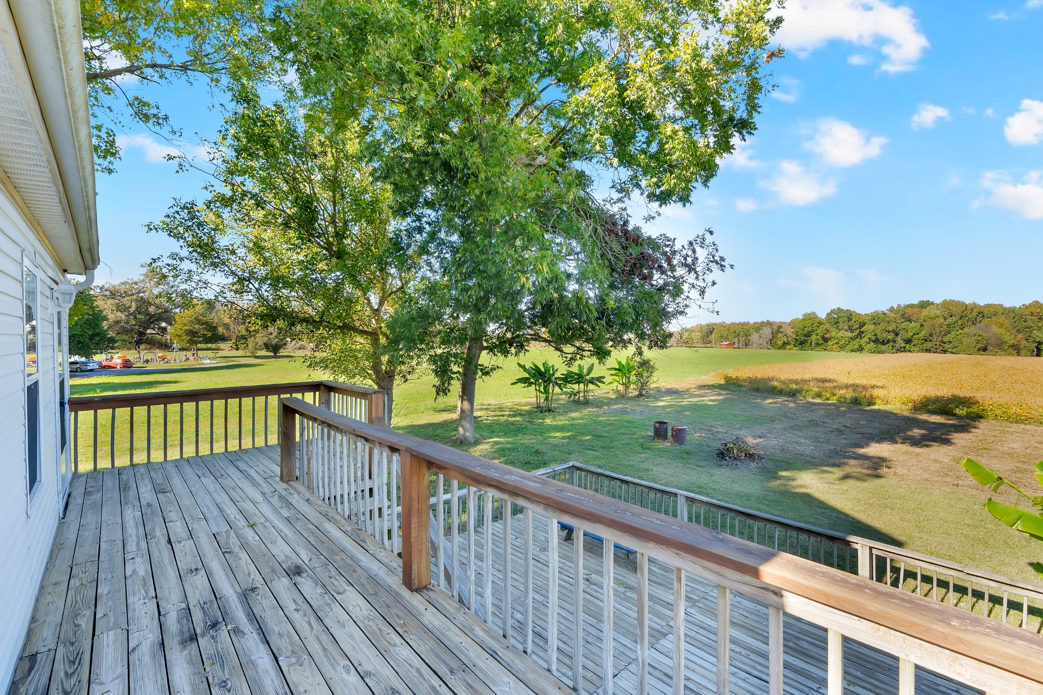 490 Shady Grove Road Manchester, TN 37355 - Photo 8 of 49 a view of balcony with wooden floor and fence