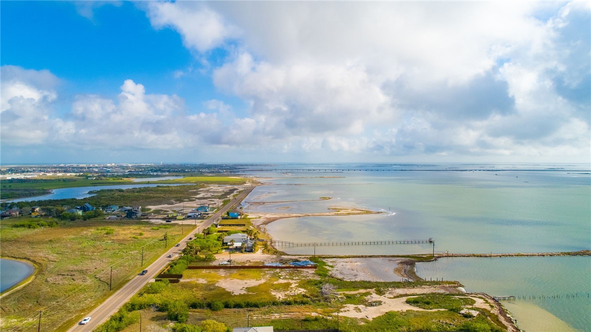 2217 Laguna Shores Road Corpus Christi, TX 78418 - Photo 4 of 17
