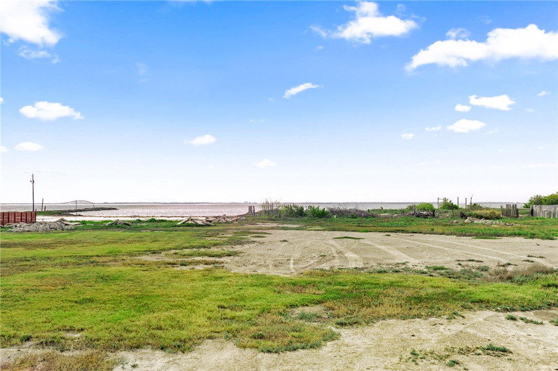 2217 Laguna Shores Road Corpus Christi, TX 78418 - Photo 8 of 17