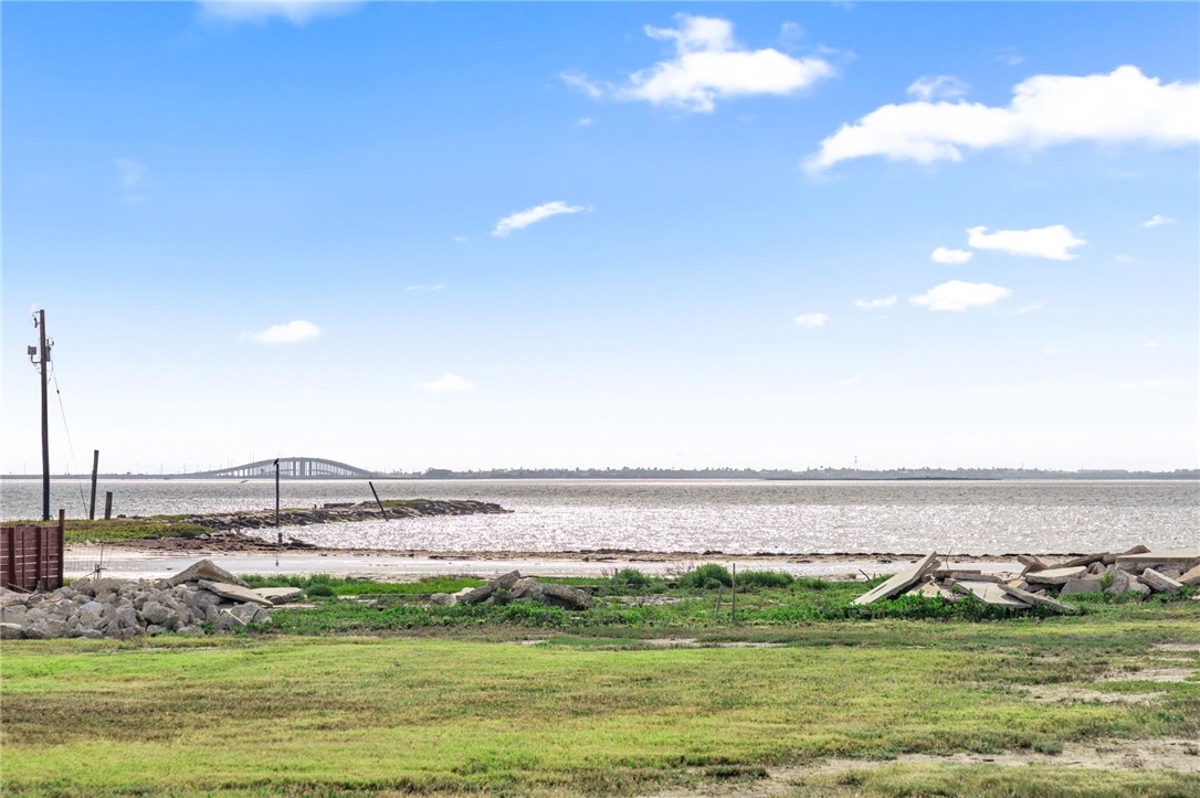 2217 Laguna Shores Road Corpus Christi, TX 78418 - Photo 9 of 17