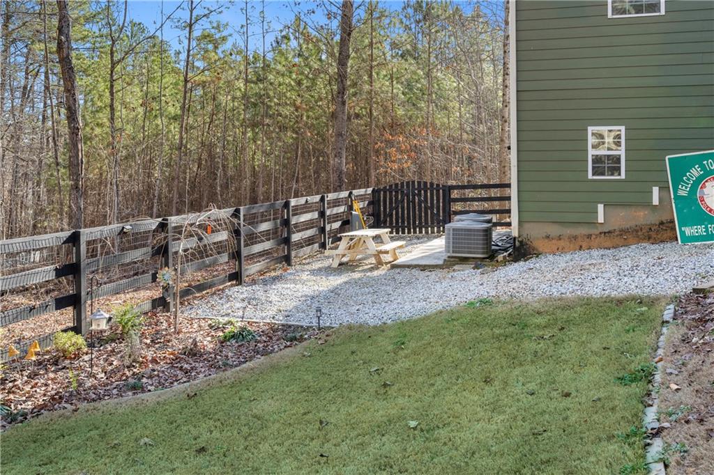129 Boulder View Court Dallas, GA 30157 - Photo 40 of 43 a backyard of a house with table and chairs