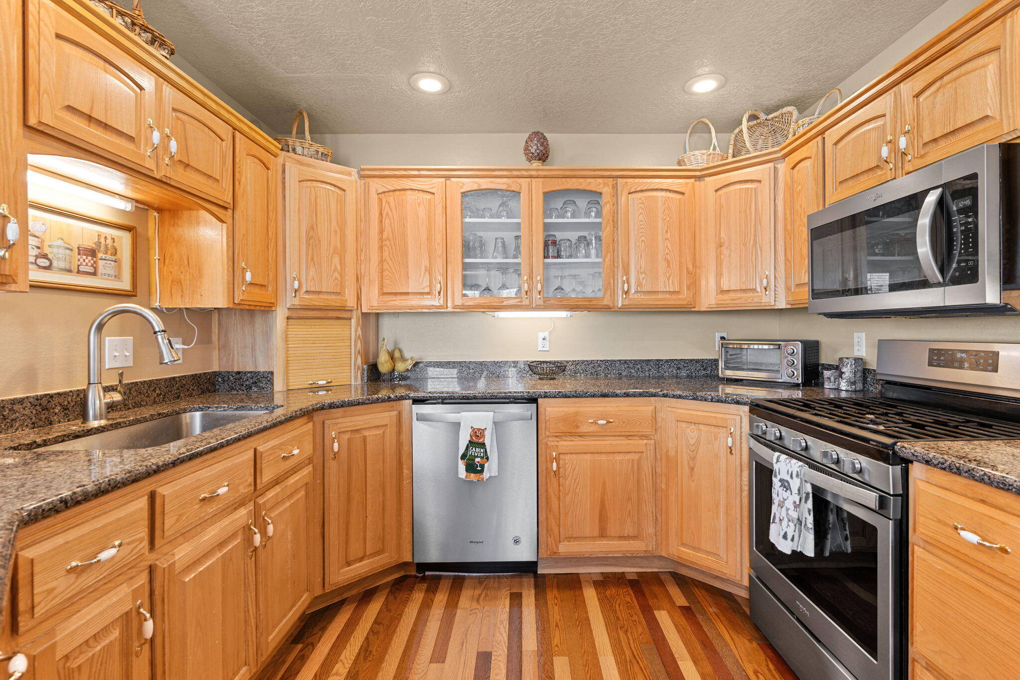 429 North Aoki Michi Road Brian Head, UT 84719 - Photo 20 of 56 Large Kitchen in Beautiful home