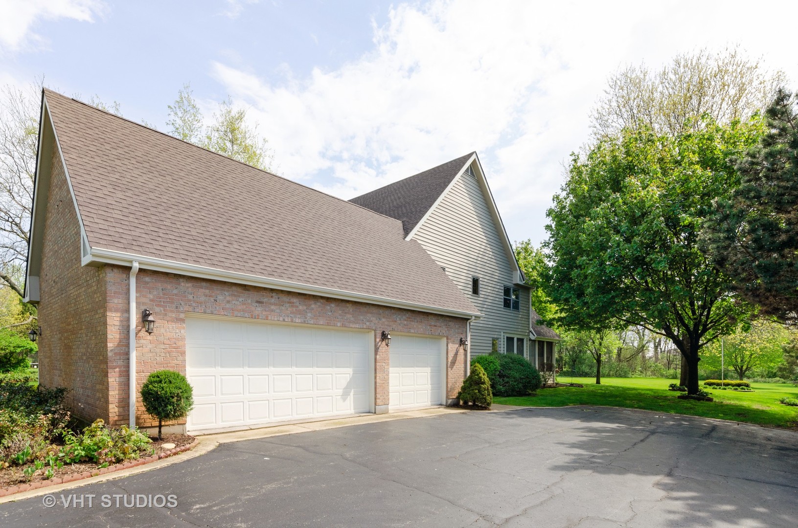 18N306 Sawyer Road Dundee, IL 60102 - Photo 2 of 19 Gallery Image 2