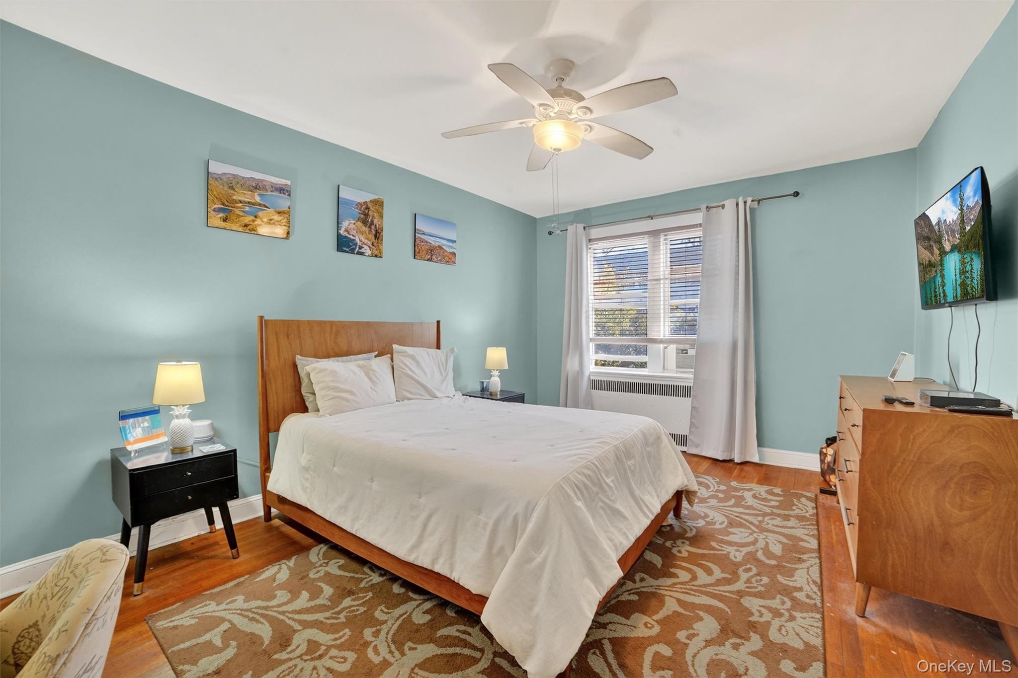 824 Palmer Road, Unit 2D Bronxville, NY 10708 - Photo 24 of 29 a spacious bedroom with a bed and a flat screen tv