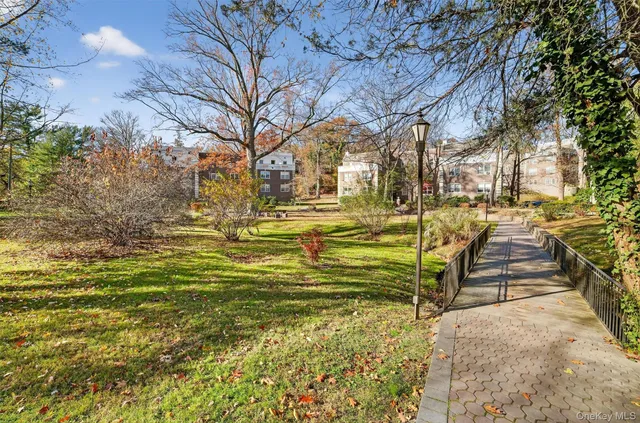 $269,900 | 824 Palmer Road, Unit 2D, Bronxville, NY 10708