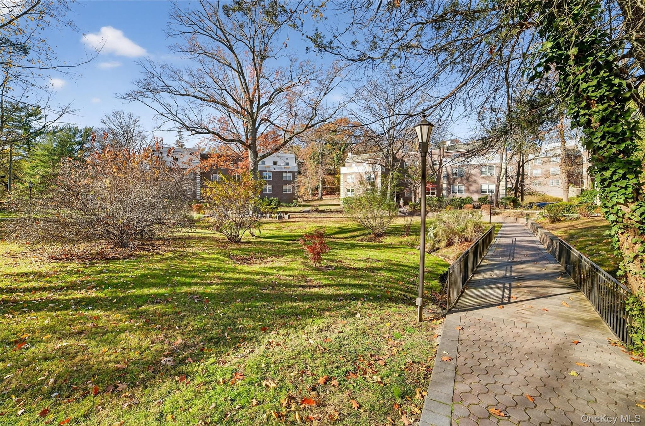 824 Palmer Road, Unit 2D Bronxville, NY 10708 - Photo 28 of 29 a view of an ocean with residential houses