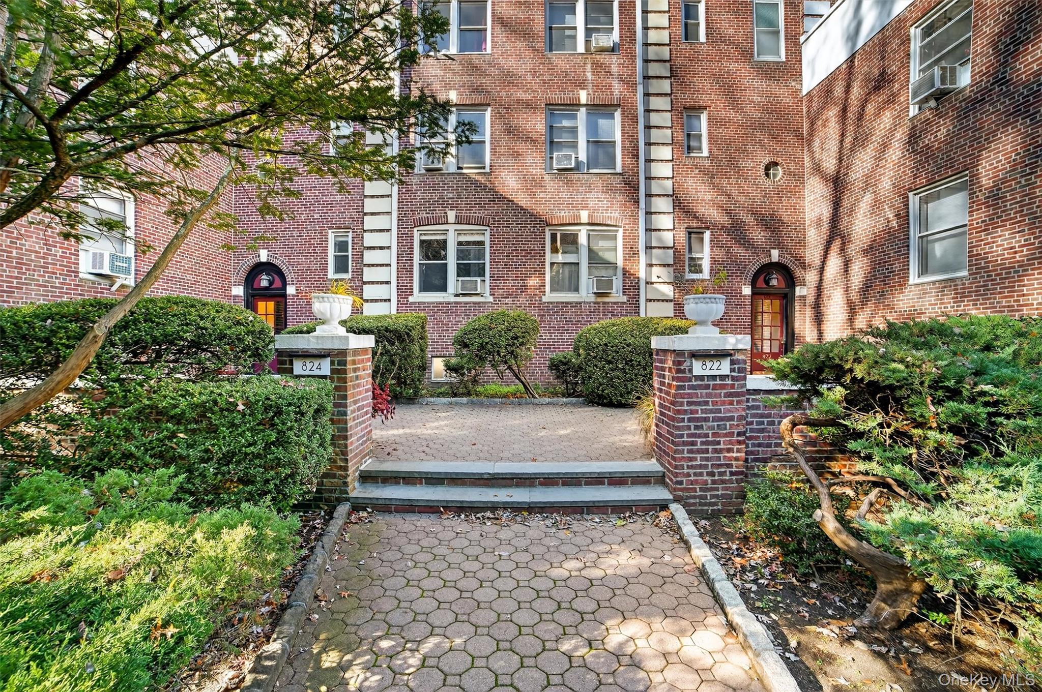 824 Palmer Road, Unit 2D Bronxville, NY 10708 - Photo 5 of 29 a view of a yard in front of a building