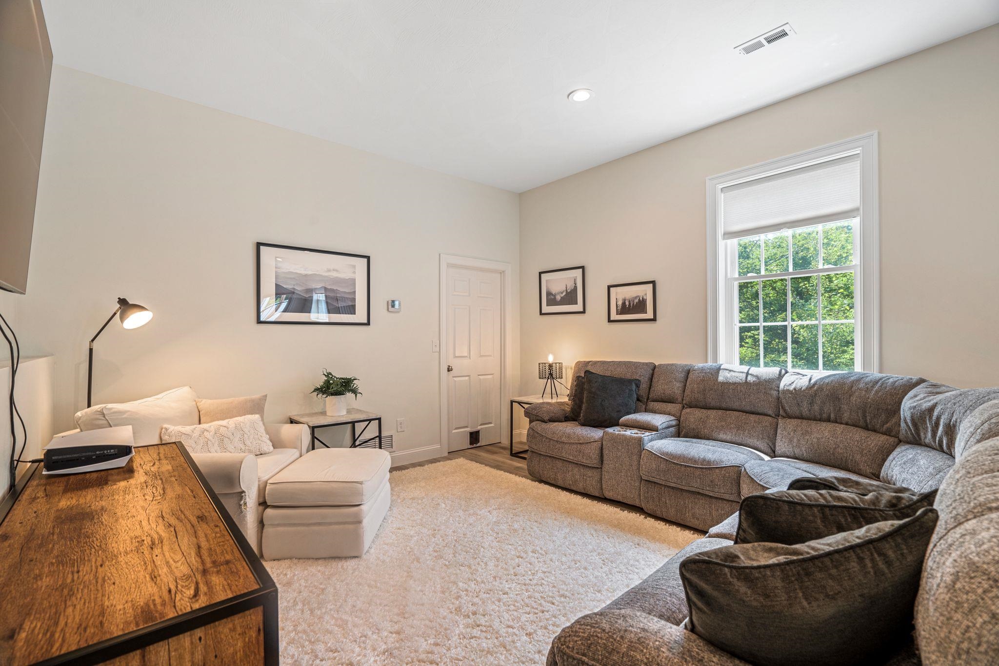 29 Cypress Circle Exeter, NH 03833 - Photo 6 of 40