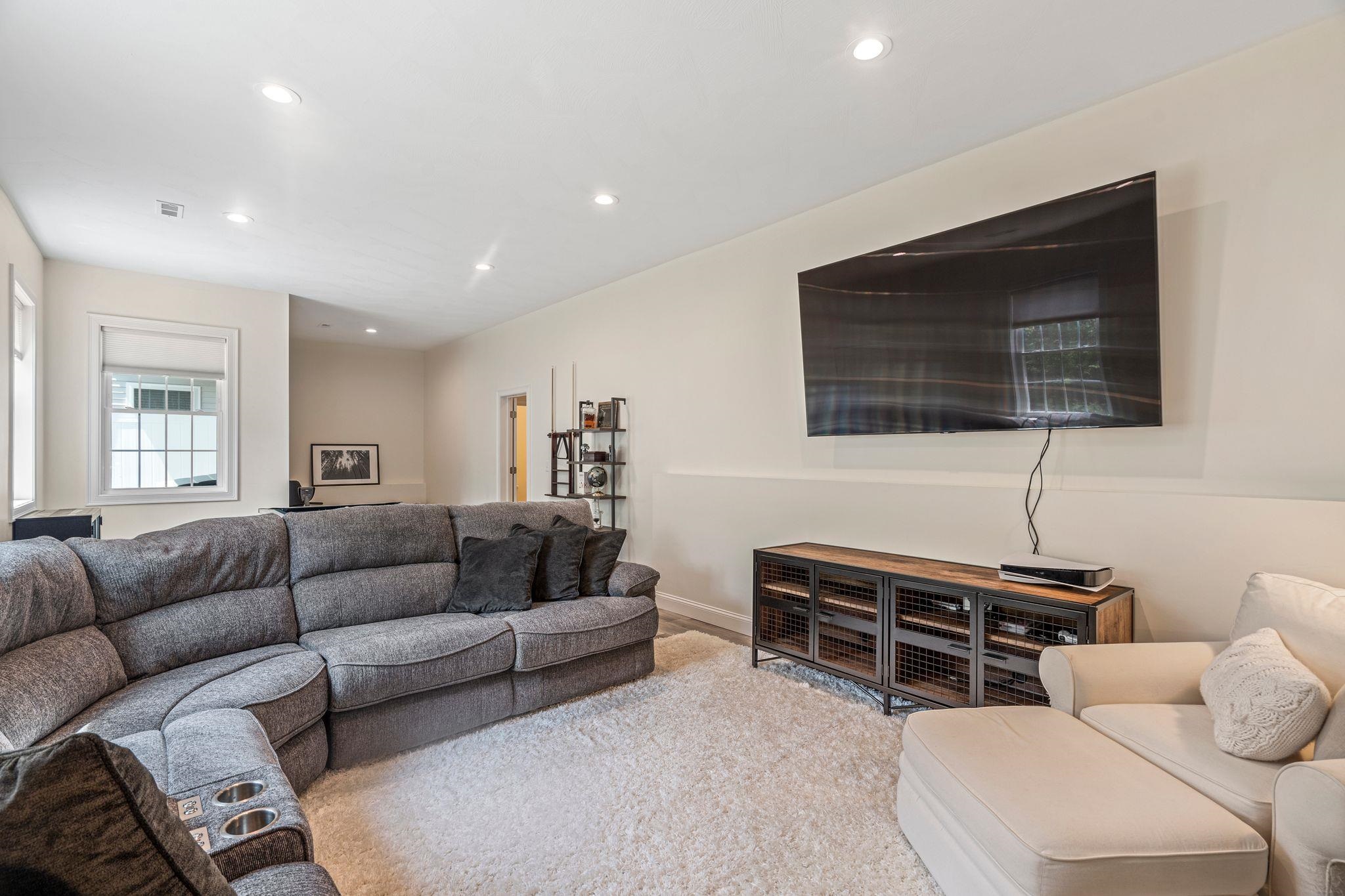 29 Cypress Circle Exeter, NH 03833 - Photo 7 of 40