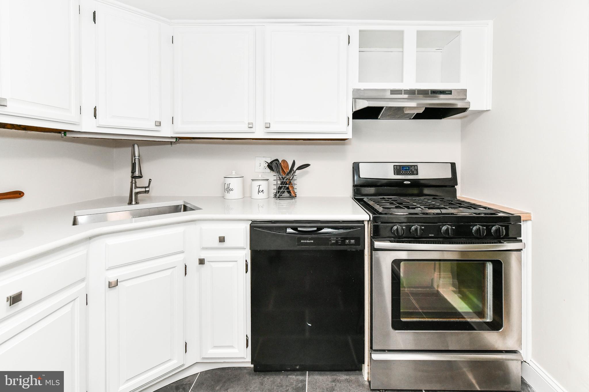 1523 Northgate Square Reston, VA 20190 - Photo 11 of 29 You'll love this kitchen!