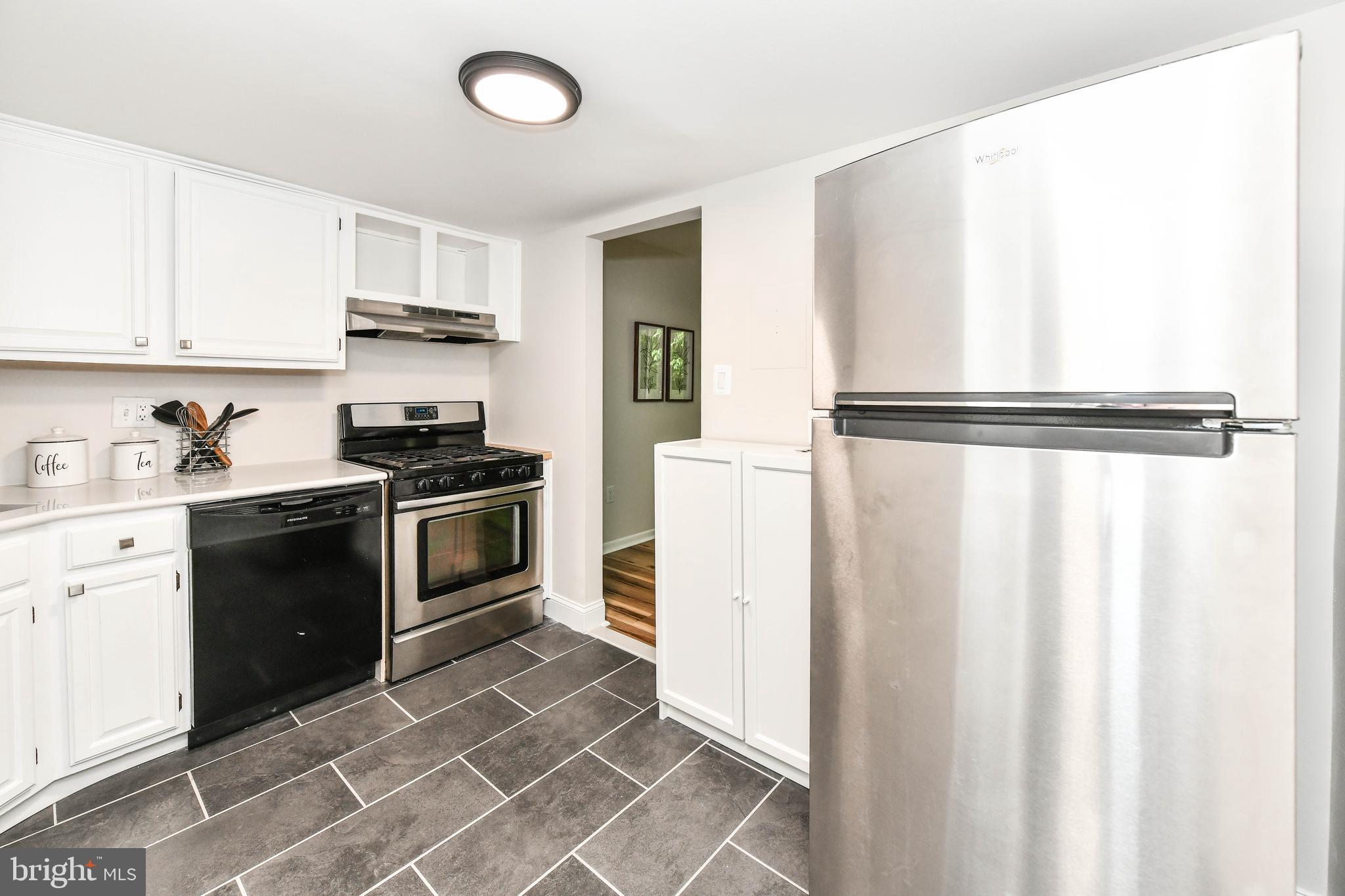 1523 Northgate Square Reston, VA 20190 - Photo 12 of 29 New quartz countertops