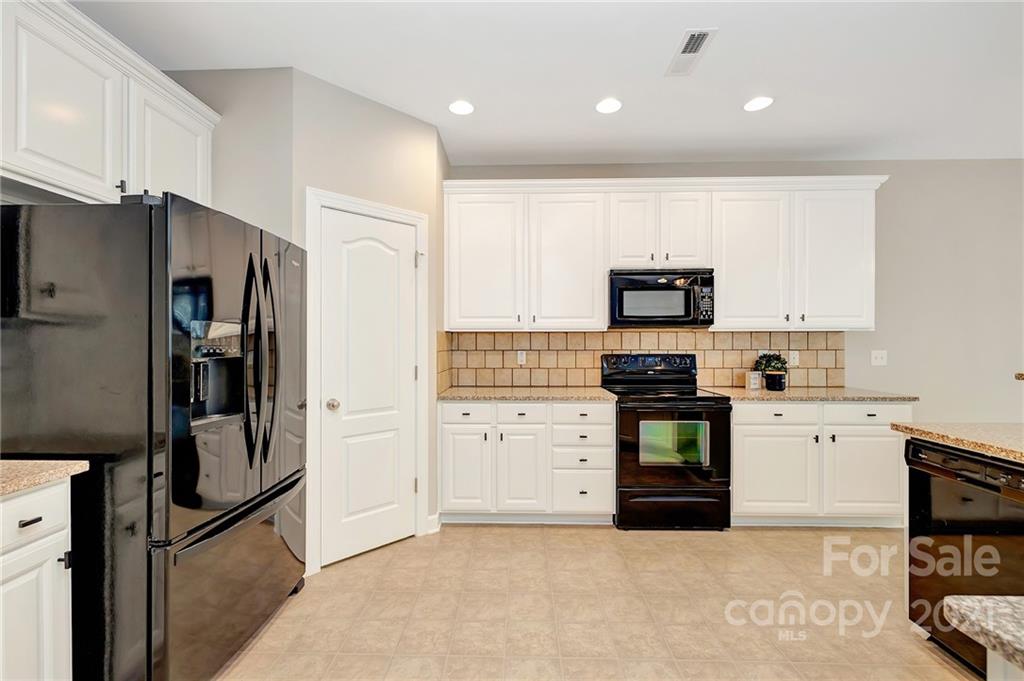 6931 Maricopa Road Charlotte, NC 28277 - Photo 12 of 31 a kitchen with granite countertop a refrigerator stove and sink