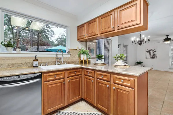 $3,200 | 15 Dusky Meadow Place, Spring, TX 77381