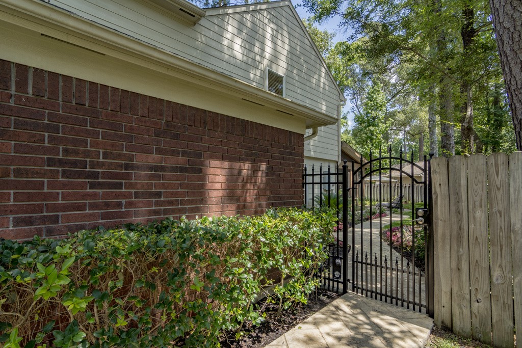 15 Dusky Meadow Place Spring, TX 77381 - Photo 4 of 38