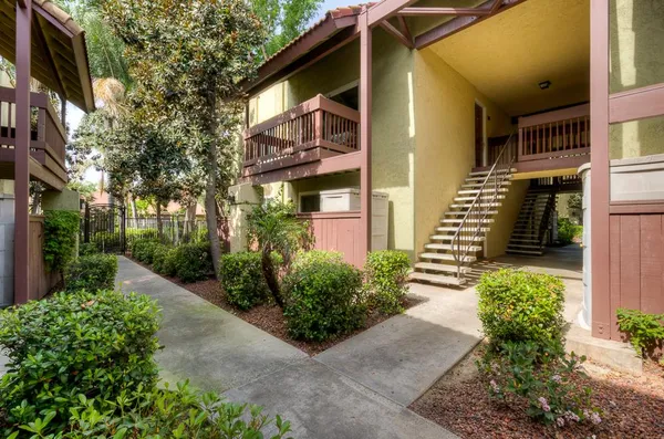 $157,500 | 2909 Huntington Boulevard, Unit 211, Fresno, CA 93721