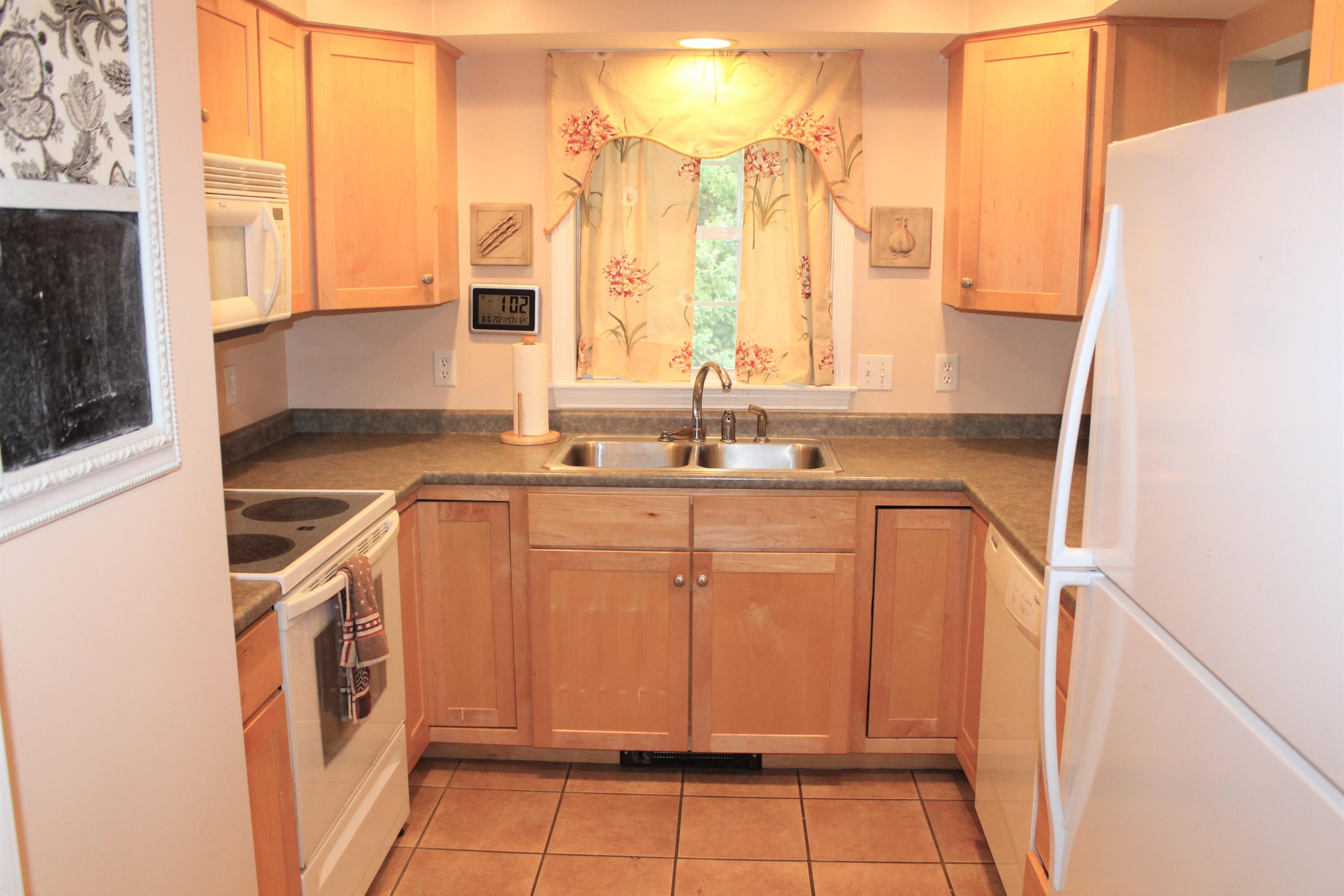 60 Shadagee Road, Unit 33 Saco, ME 04072 - Photo 3 of 26 Kitchen