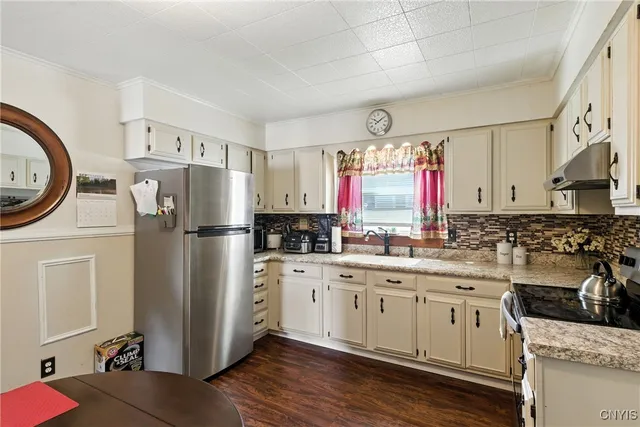 $215,000 | 6 Brookfield Place, Auburn, NY 13021