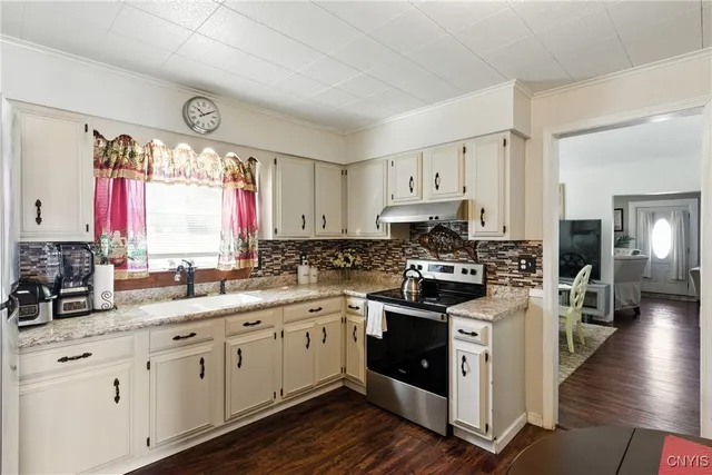 $215,000 | 6 Brookfield Place, Auburn, NY 13021