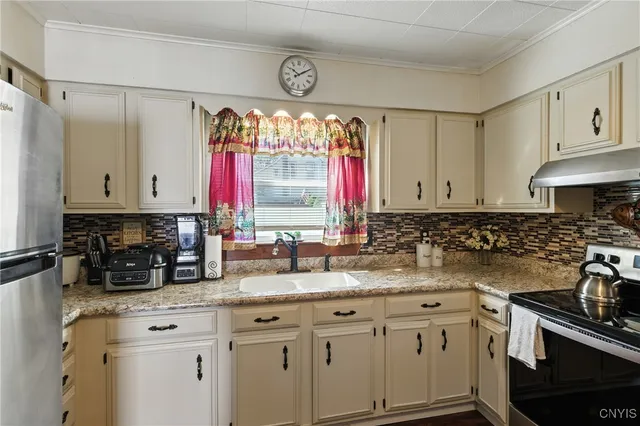 $215,000 | 6 Brookfield Place, Auburn, NY 13021