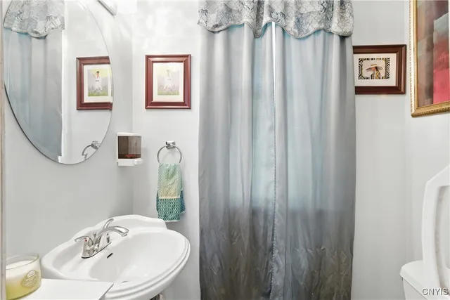 $215,000 | 6 Brookfield Place, Auburn, NY 13021