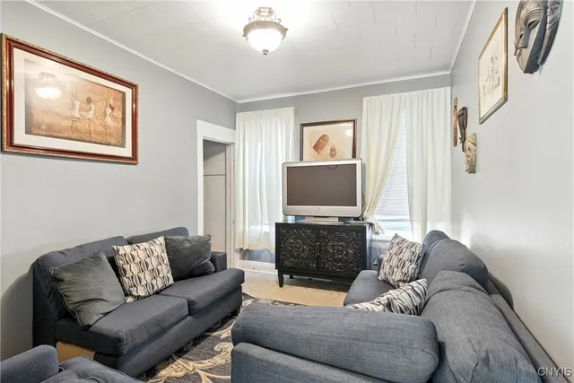 $215,000 | 6 Brookfield Place, Auburn, NY 13021