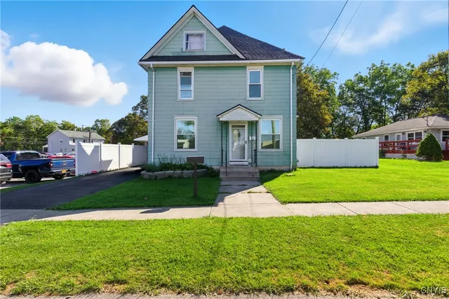 $215,000 | 6 Brookfield Place, Auburn, NY 13021