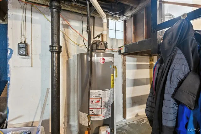 $215,000 | 6 Brookfield Place, Auburn, NY 13021