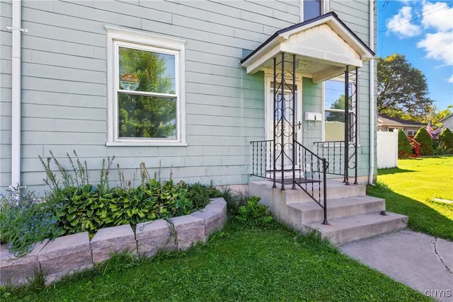 $215,000 | 6 Brookfield Place, Auburn, NY 13021