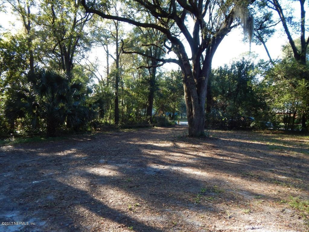 5010 Thorden Road Jacksonville, FL 32207 - Photo 2 of 3 View of yard