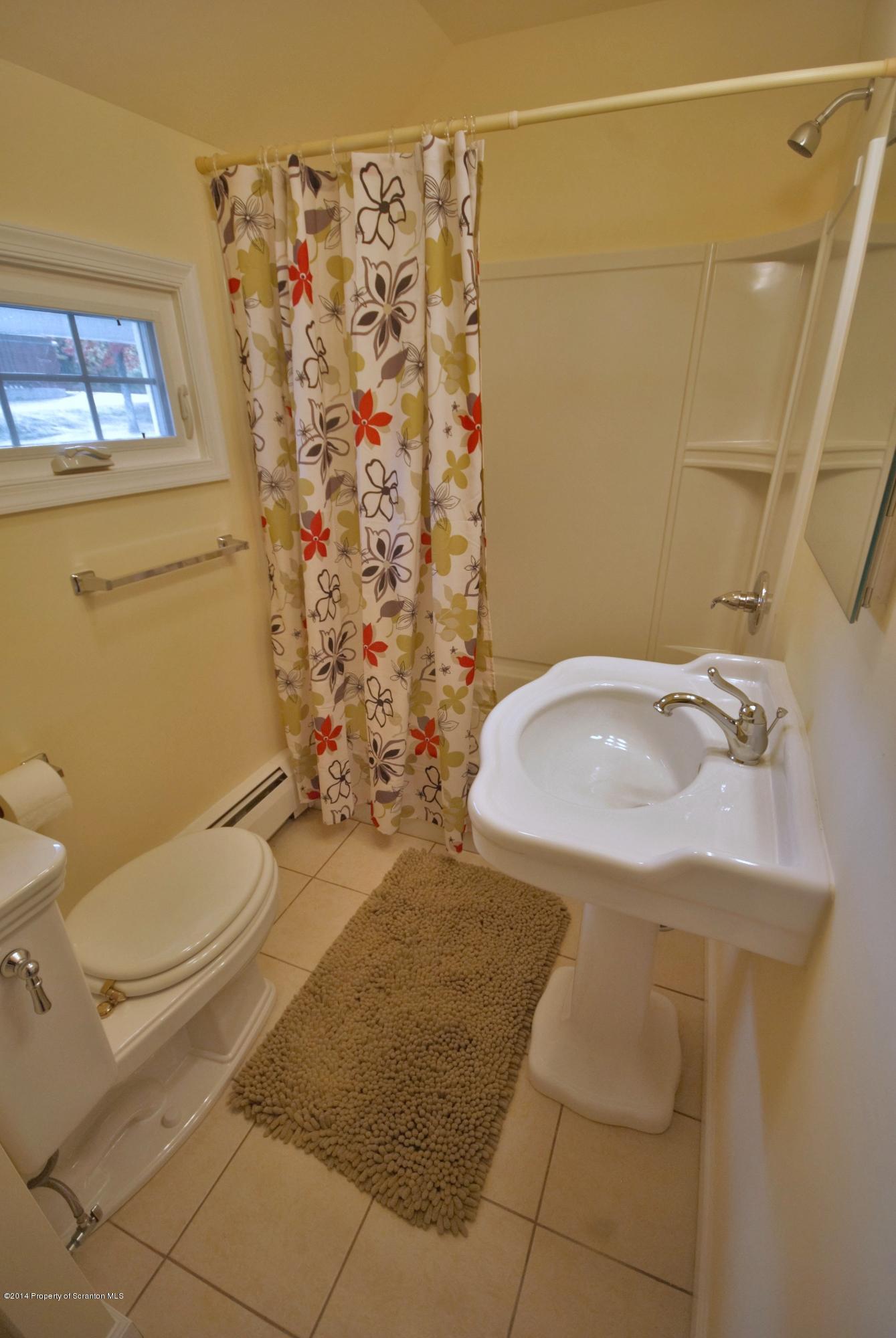 713 Gardner Road Moscow, PA 18444 - Photo 18 of 29 Gallery Image 18