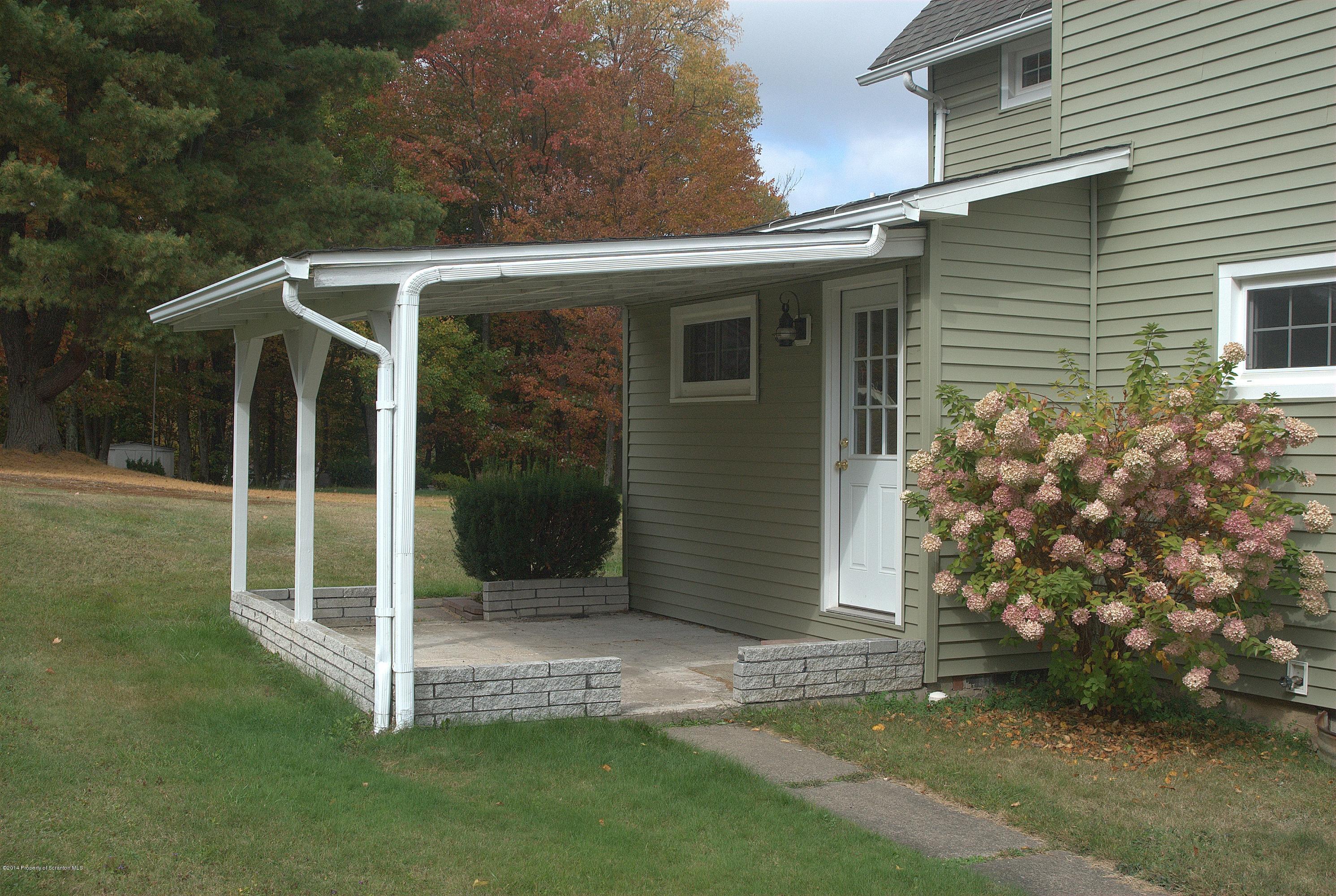 713 Gardner Road Moscow, PA 18444 - Photo 4 of 29 Gallery Image 4