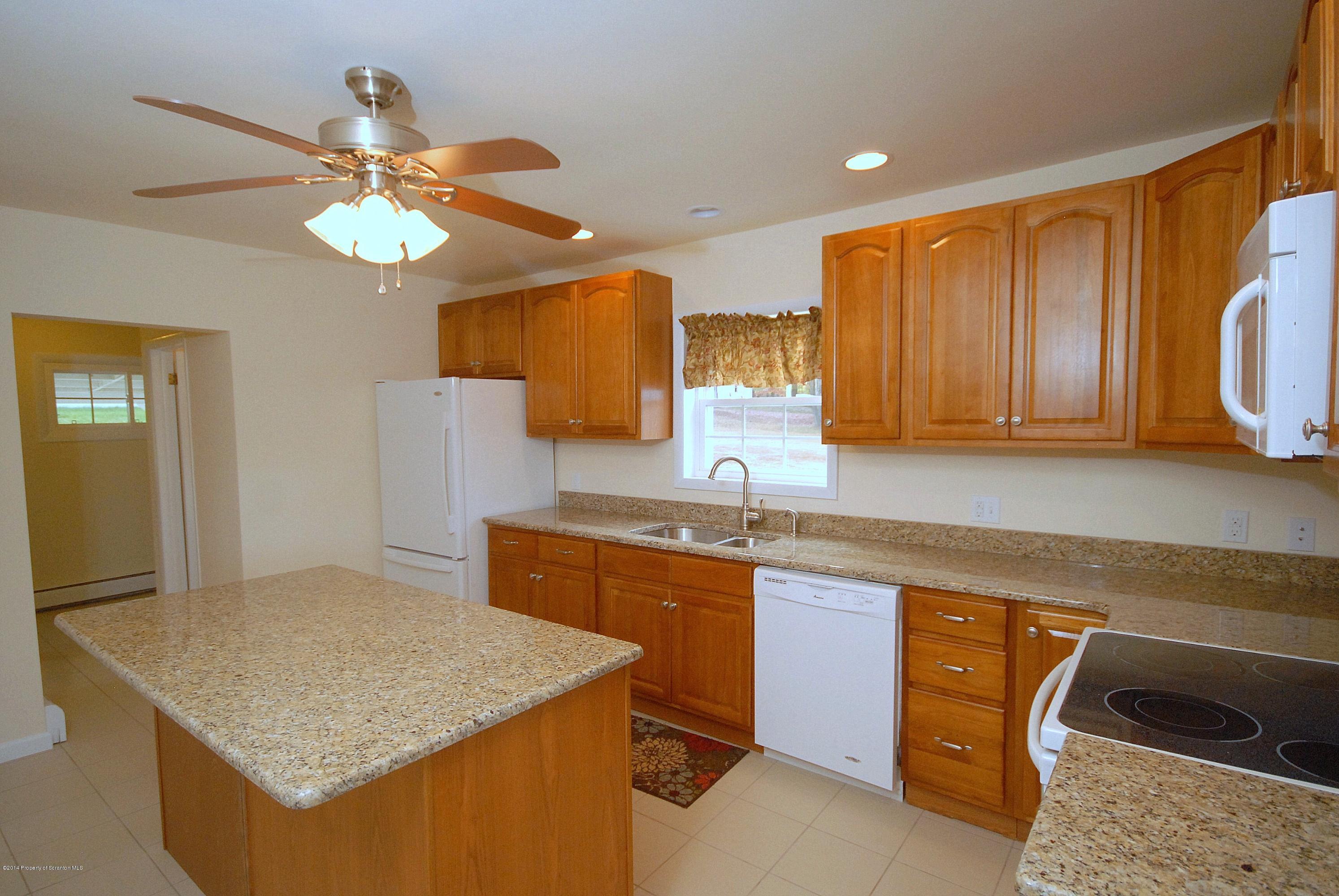 713 Gardner Road Moscow, PA 18444 - Photo 5 of 29 Gallery Image 5