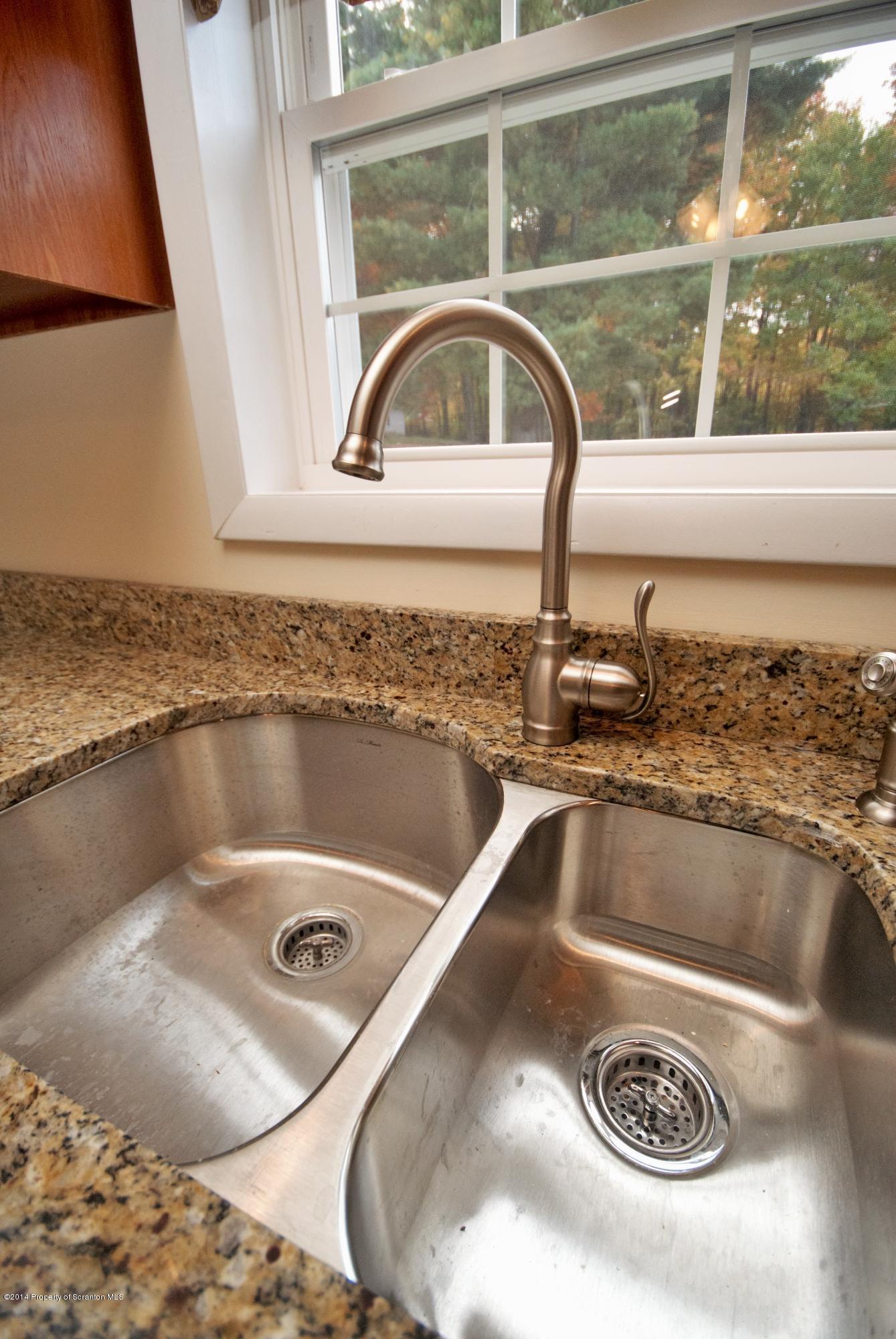 713 Gardner Road Moscow, PA 18444 - Photo 7 of 29 Gallery Image 7
