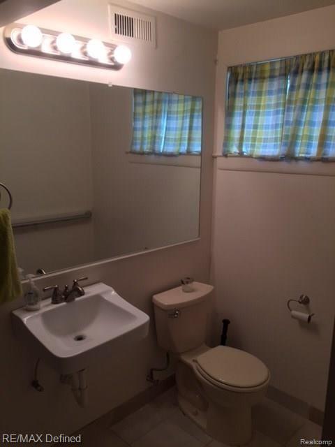 243 North Hill Circle Rochester, MI 48307 - Photo 10 of 31 IMG_0844.JPG