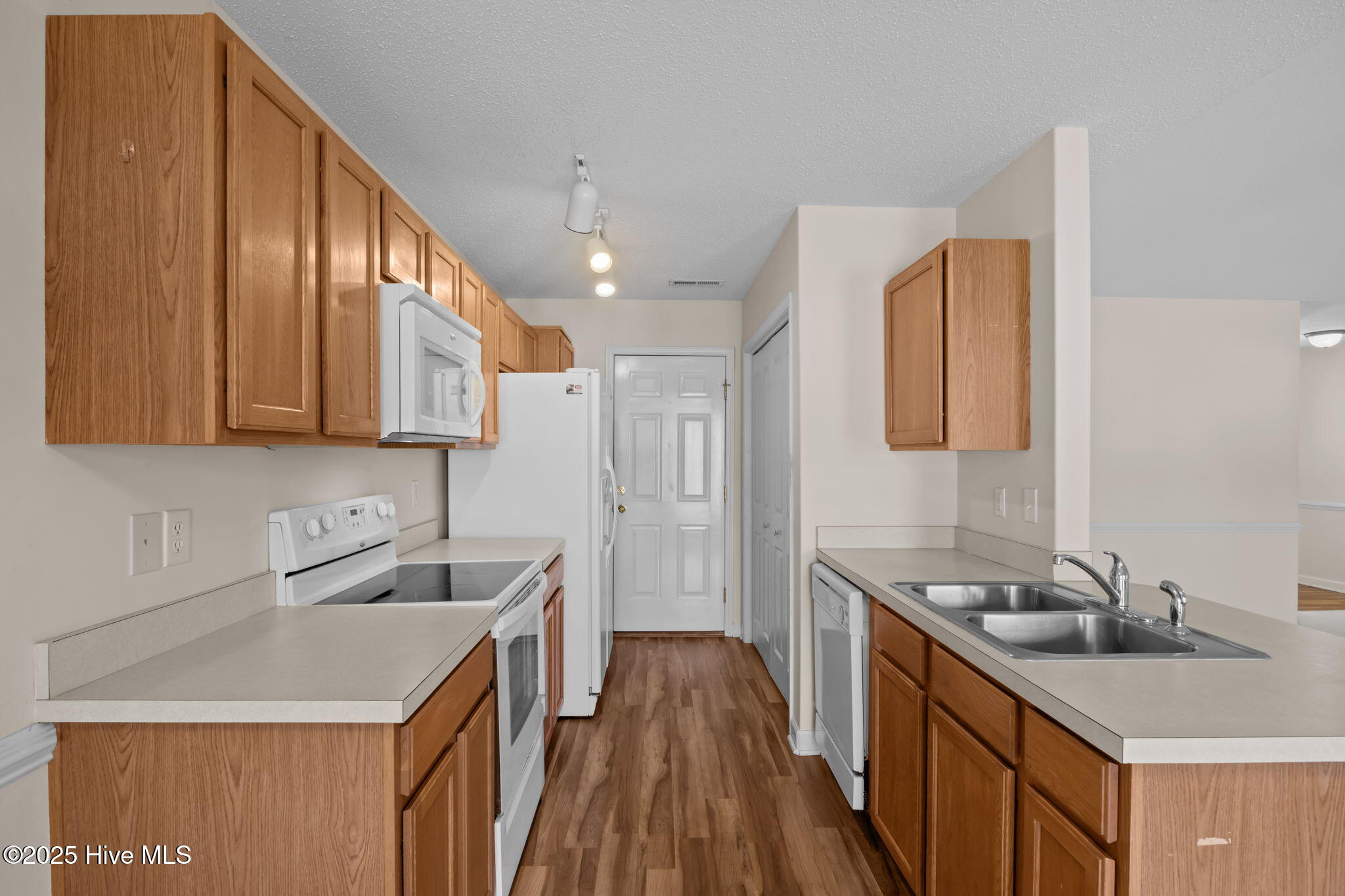 205 Fairmount Way New Bern, NC 28562 - Photo 30 of 53 30-web-or-mls-0C0A3258