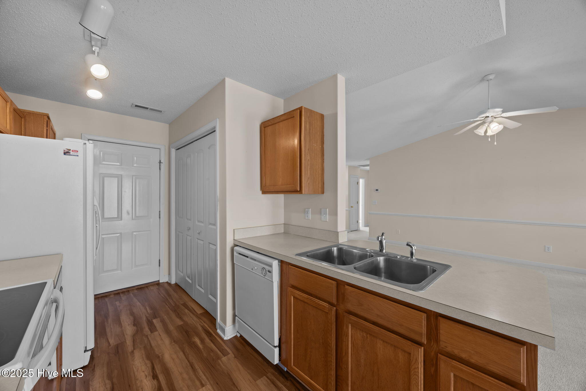 205 Fairmount Way New Bern, NC 28562 - Photo 32 of 53 32-web-or-mls-0C0A3264
