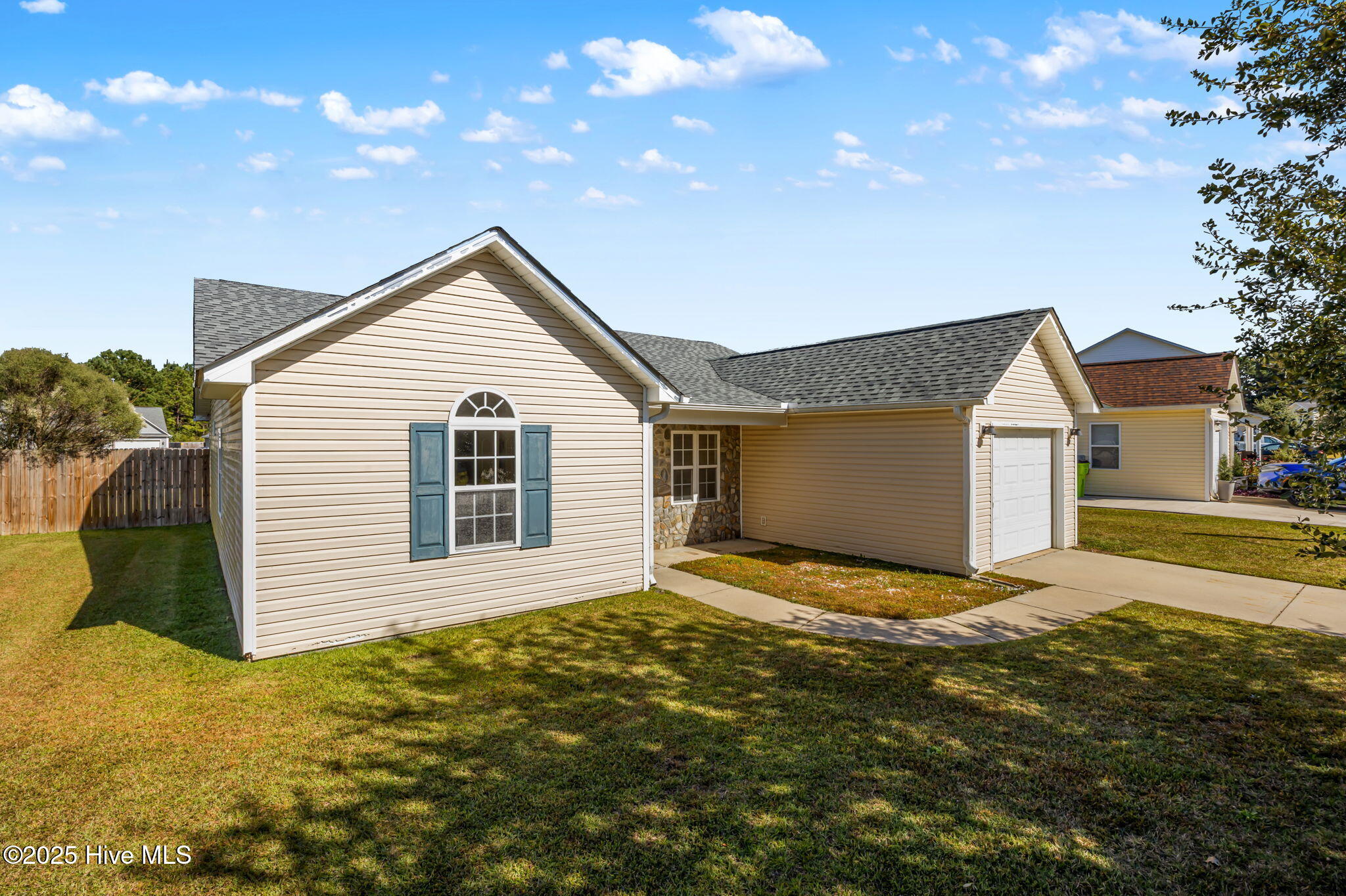 205 Fairmount Way New Bern, NC 28562 - Photo 2 of 53 2-web-or-mls-0C0A3284