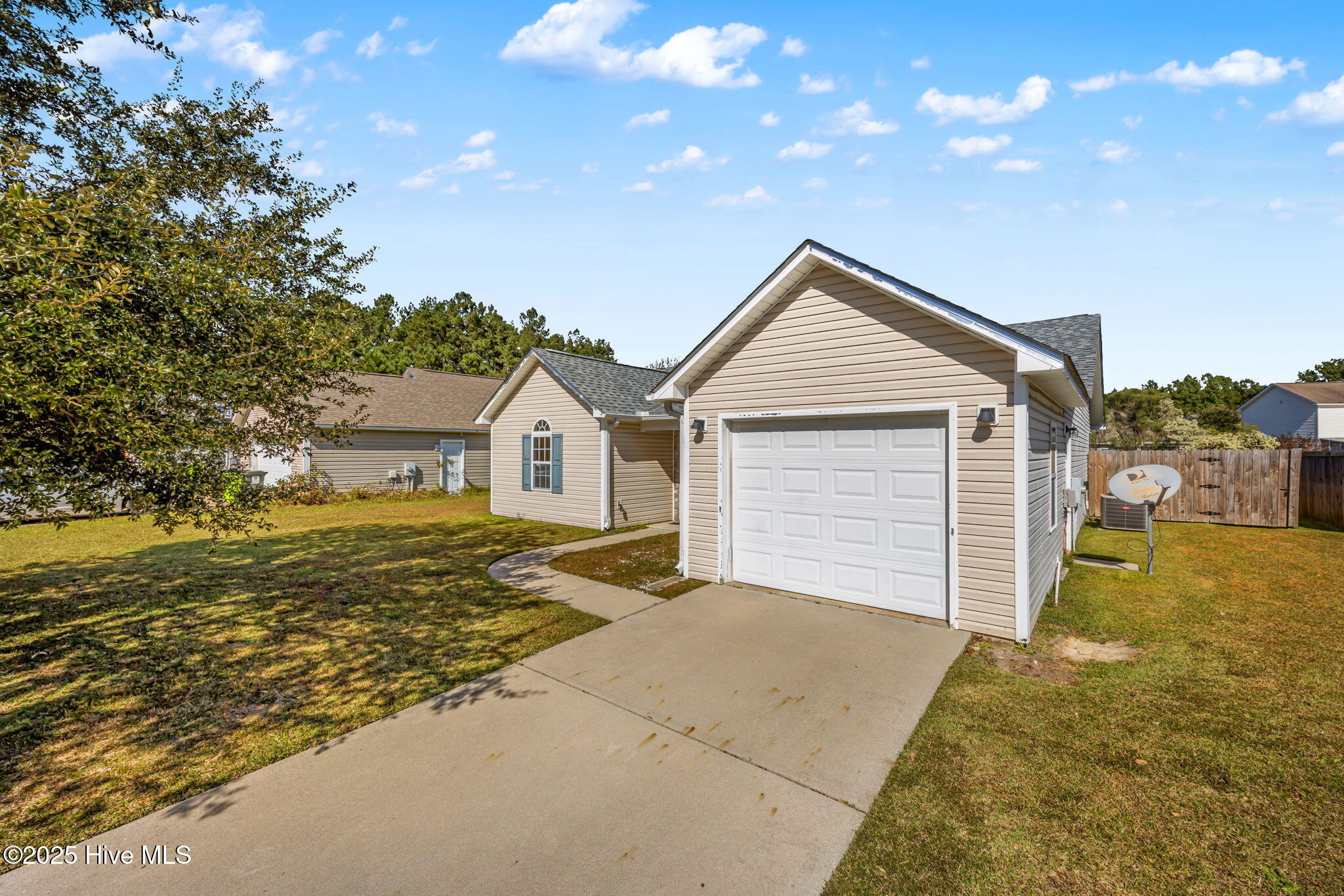 205 Fairmount Way New Bern, NC 28562 - Photo 3 of 53 3-web-or-mls-0C0A3285