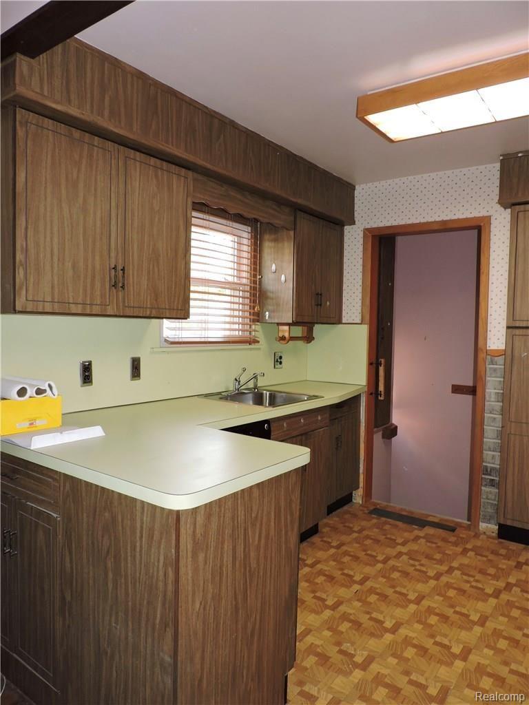 326 Amherst Street Inkster, MI 48141 - Photo 7 of 19 Cabinetry