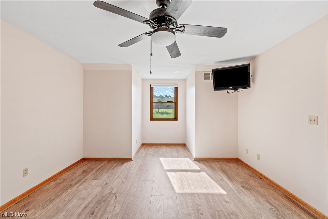 5670 South Funk Road Shreve, OH 44676 - Photo 28 of 35 2nd level bedroom 3 w/walk-in closet