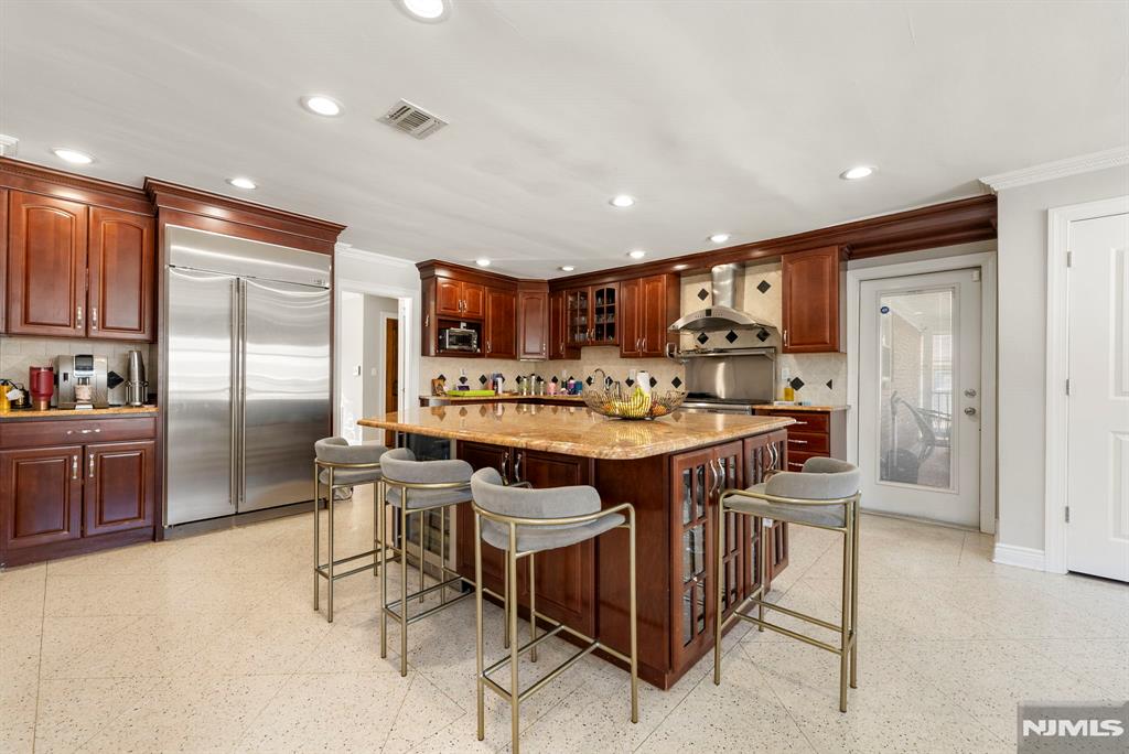 1070 Cumbermeade Road Fort Lee, NJ 07024 - Photo 7 of 34