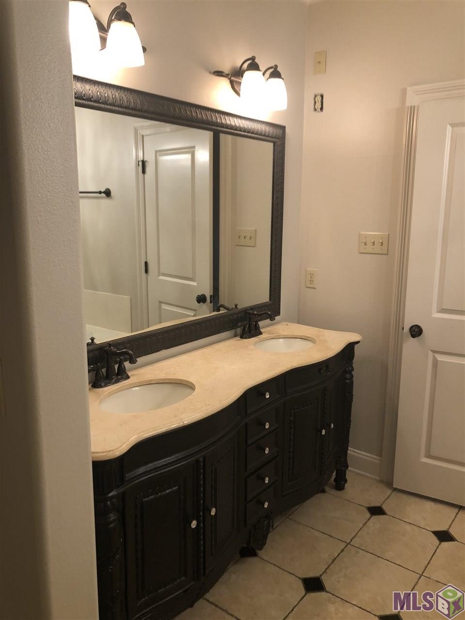 18639 Perkins Road, Unit 35 Prairieville, LA 70769 - Photo 11 of 13 MASTER BATH